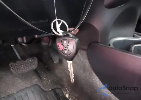 2013 Toyota Yaris Le z USA, uszkodzony, nr VIN JTDKTUD38DD561962